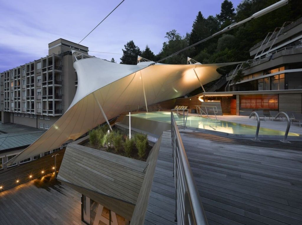 Навесы над бассейном